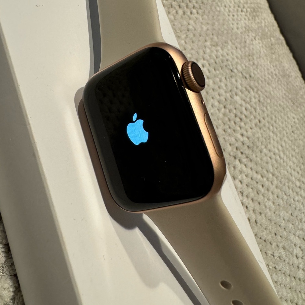Apple Watch Used Series 4- 40 mm
